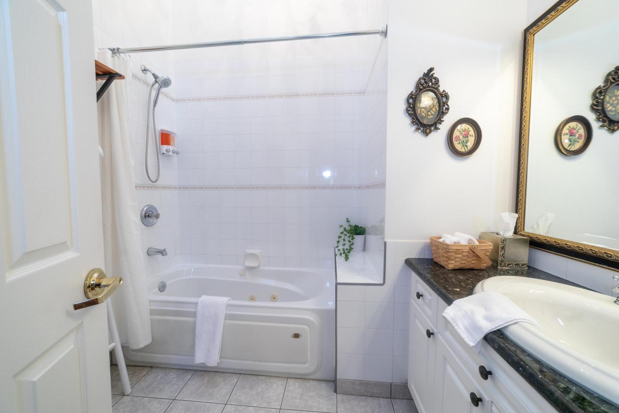 Beaujolais Boutique B&B At Thea'S House Banff Bilik gambar