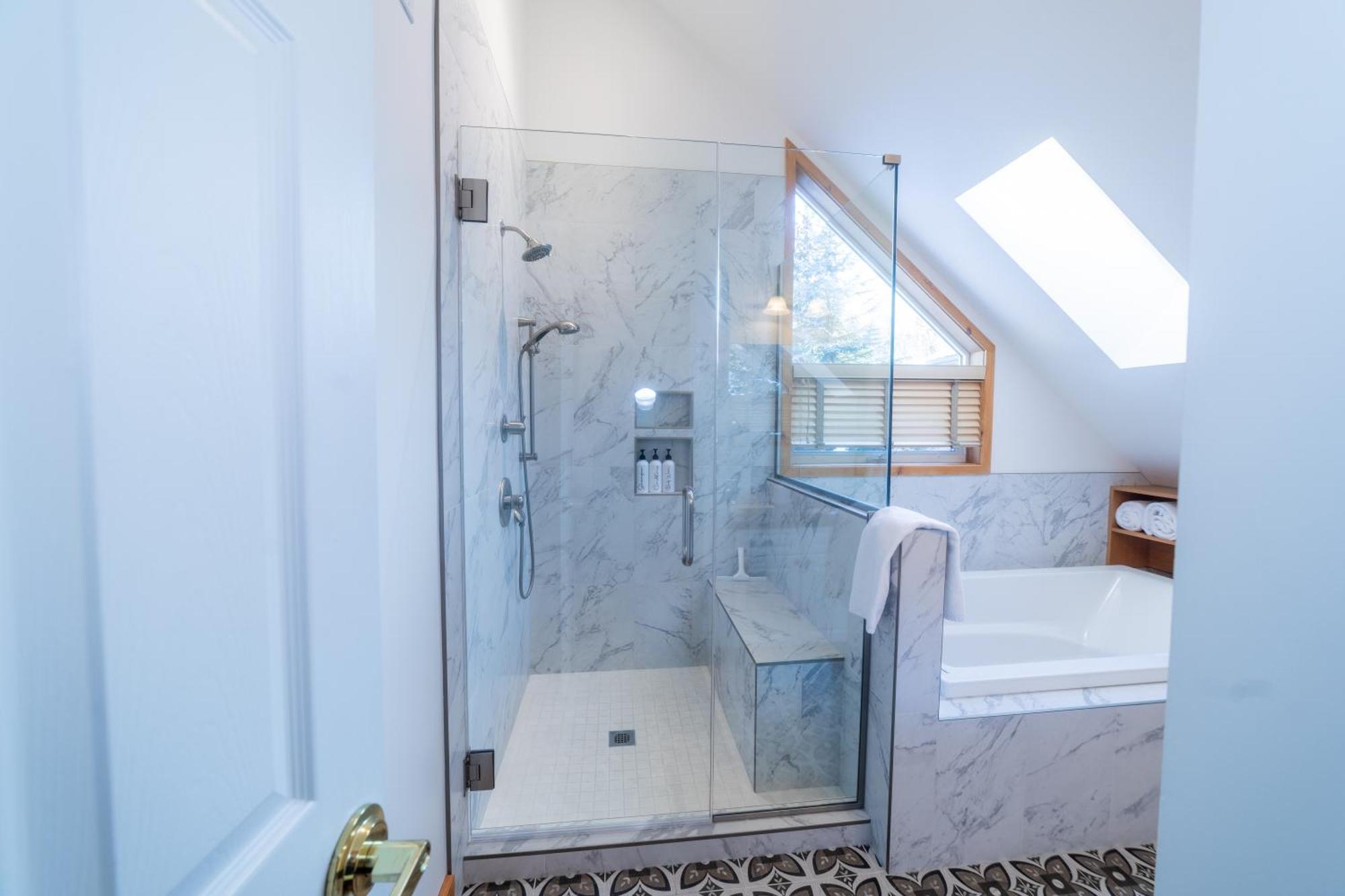Beaujolais Boutique B&B At Thea'S House Banff Bilik gambar